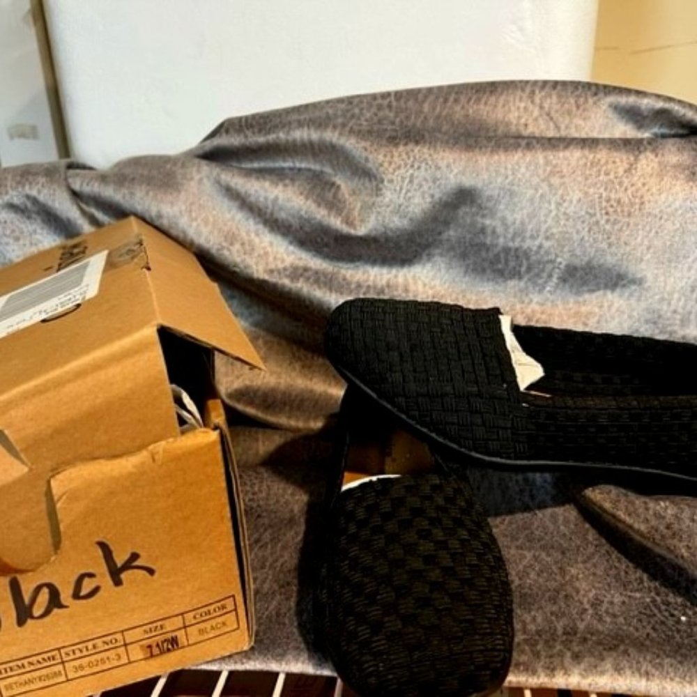 Comfortview Bethany flat in black weave size 7.5 W